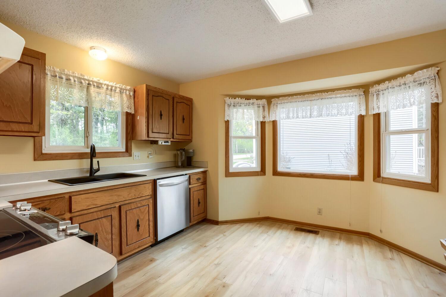 711 W Cope Ave - Kitchen - pic 2