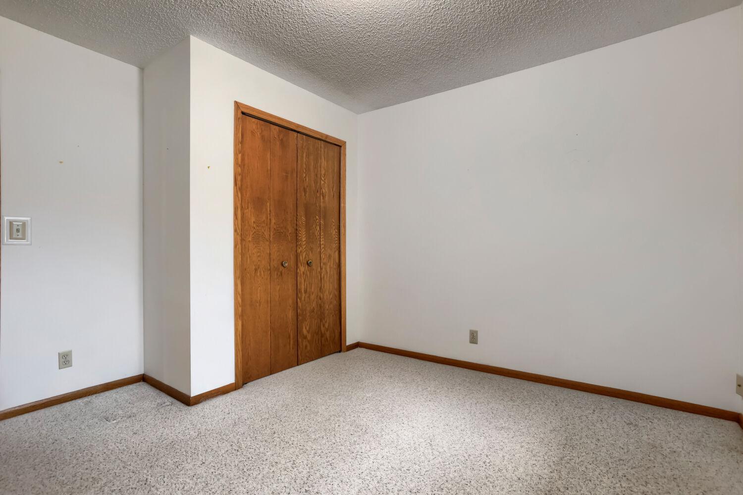 711 W Cope Ave - Bedroom 2 upper level-pic 2