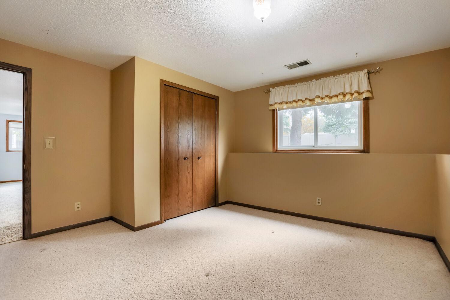 711 W Cope Ave - Web Quality - Bedroom 3 lower level-pic 2