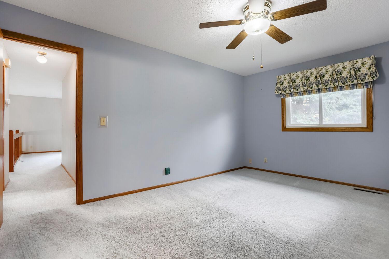 711 W Cope Ave - Primary Bedroom -uooer level-pic 3