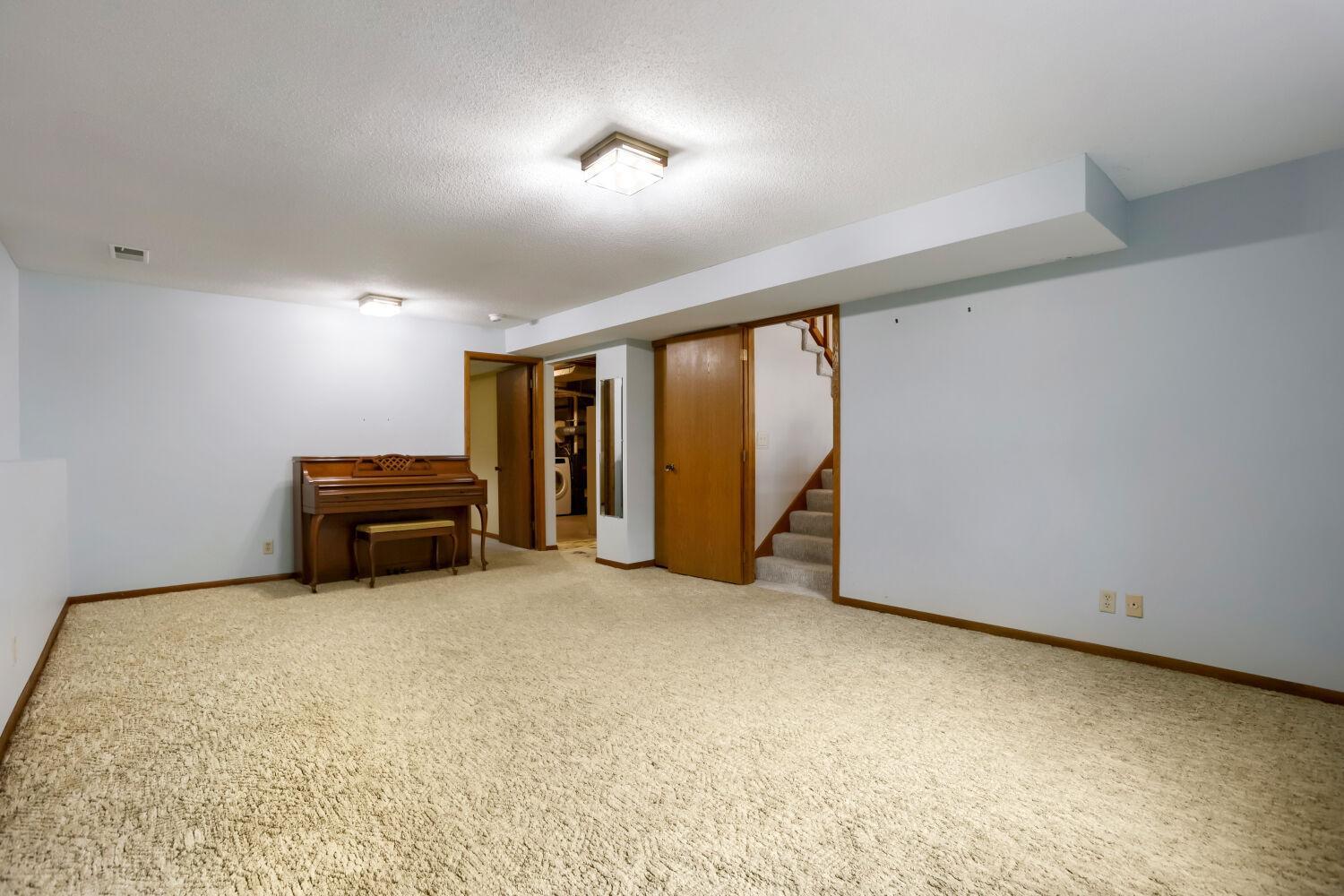 711 W Cope Ave - Family Room-lower level pic 1