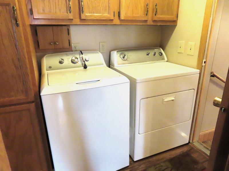 911 HAMILTON WASHER AND DRYER.jpg