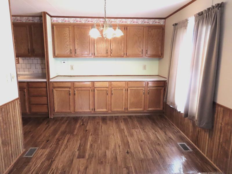 911 HAMILTON DR AND CABINET.jpg