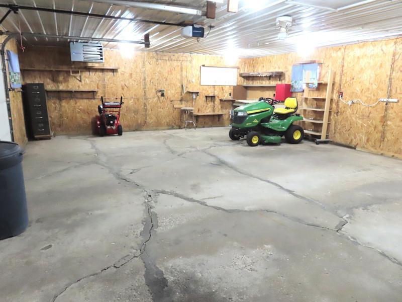 911 HAMILTON GRG INTERIOR.jpg