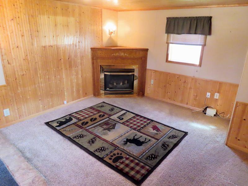 911 HAMILTON BREEZEWAY.jpg