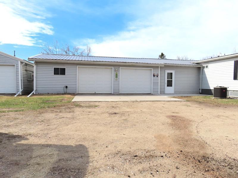 911 HAMILTON GARAGE AND BREEZEWAY.jpg