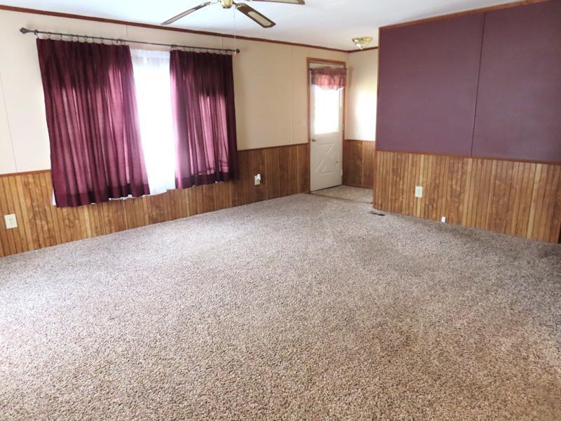 911 HAMILTON LR FROM DR.jpg