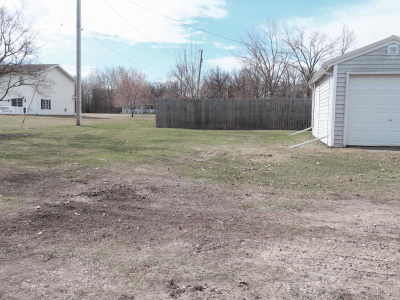 911 HAMILTON BACK YARD.jpg