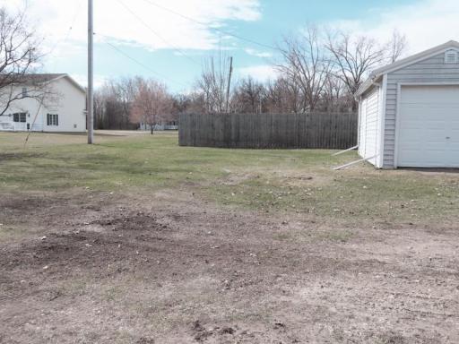 911 HAMILTON BACK YARD.jpg