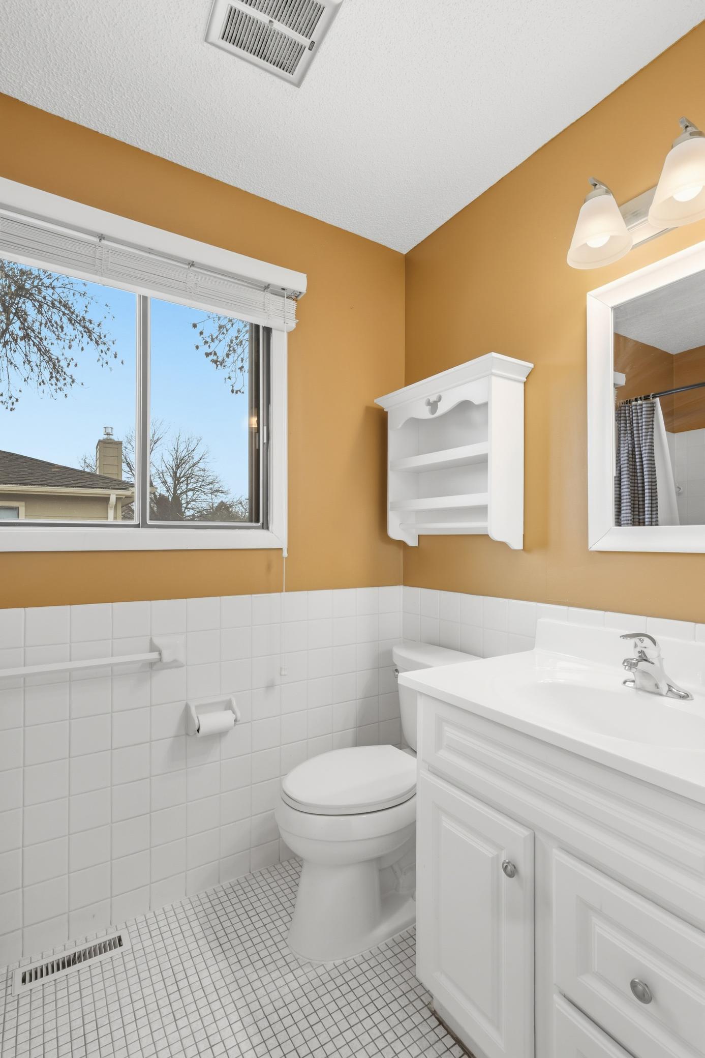 Upper level full bathroom