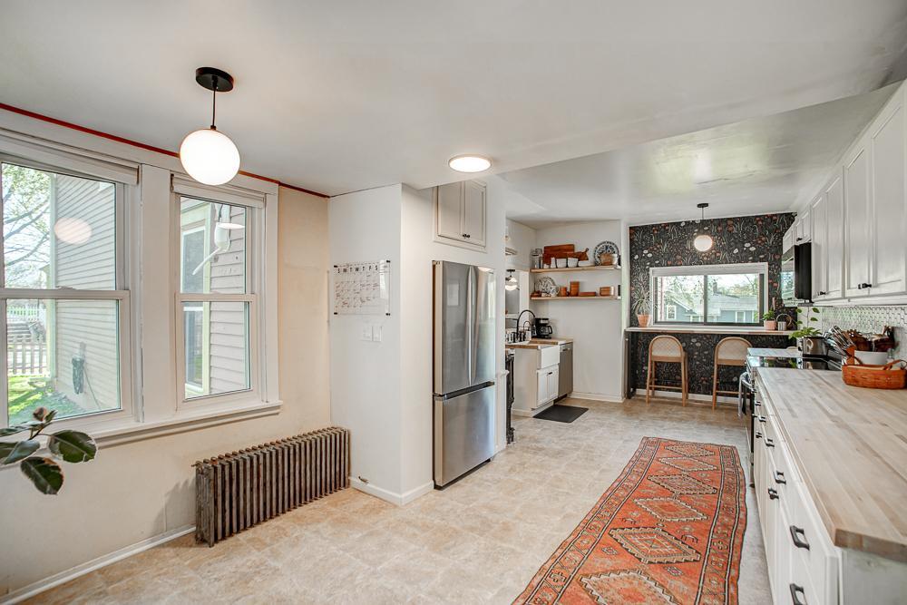 906 4th st n-37.jpg