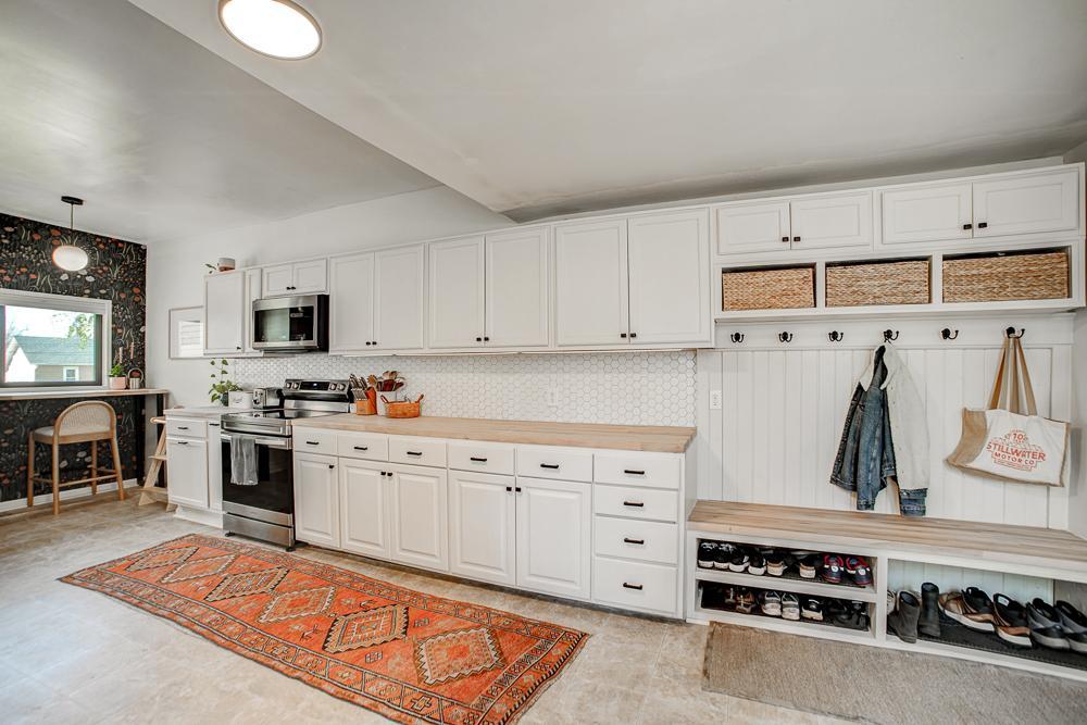 906 4th st n-38.jpg
