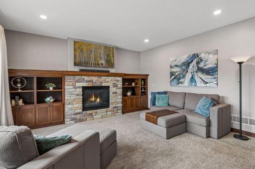 Designed for comfortable everyday living, the spacious family room offers generous seating space, custom built-ins, recessed lighting, and a cozy gas fireplaceâperfect for movie nights or relaxing with family and friends.