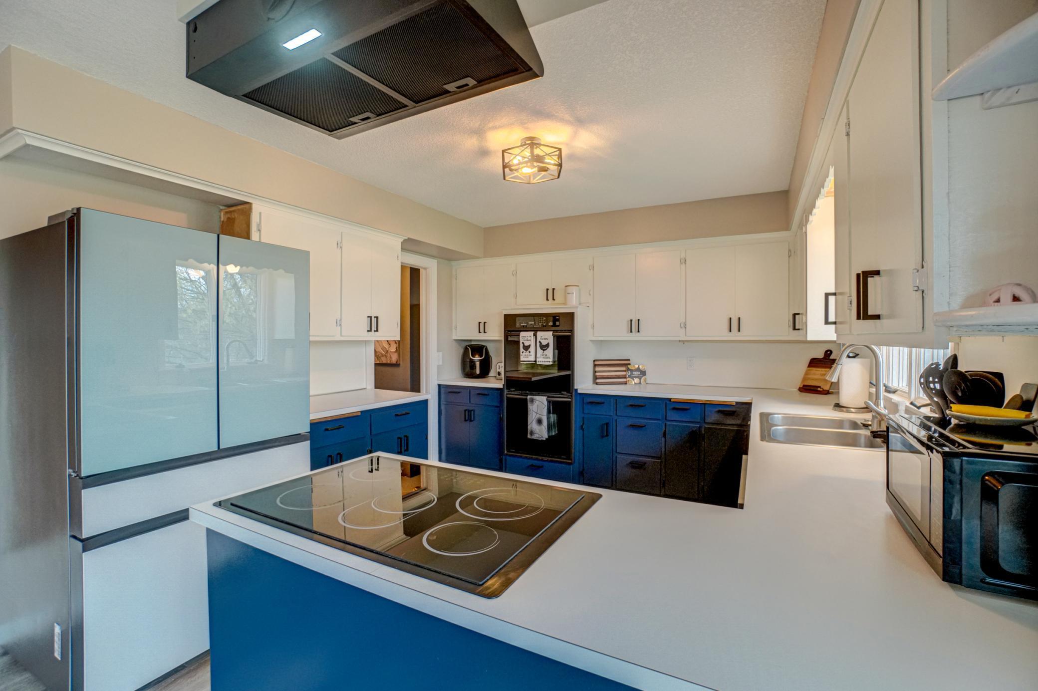 980 Rosabell St-60 - Copy.jpg