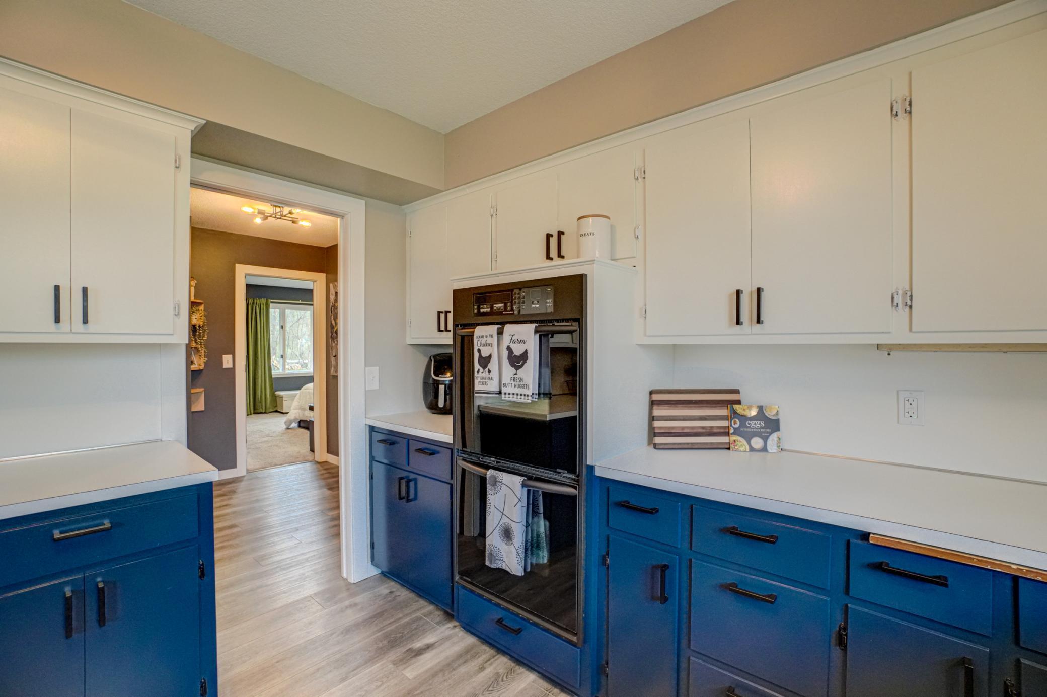 980 Rosabell St-62.jpg