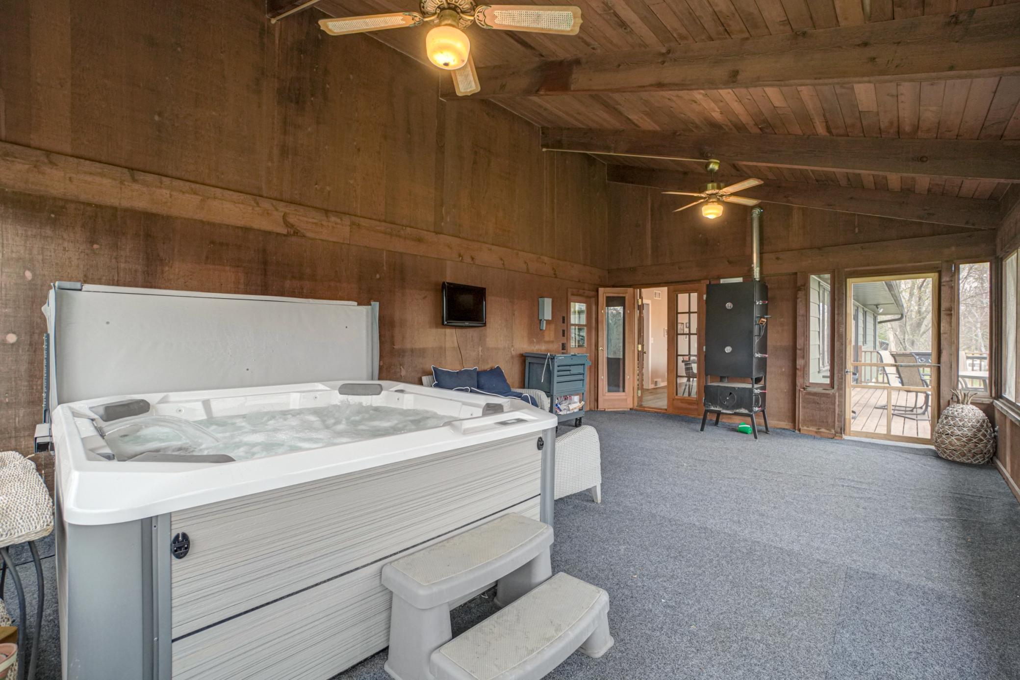 980 Rosabell St-74.jpg