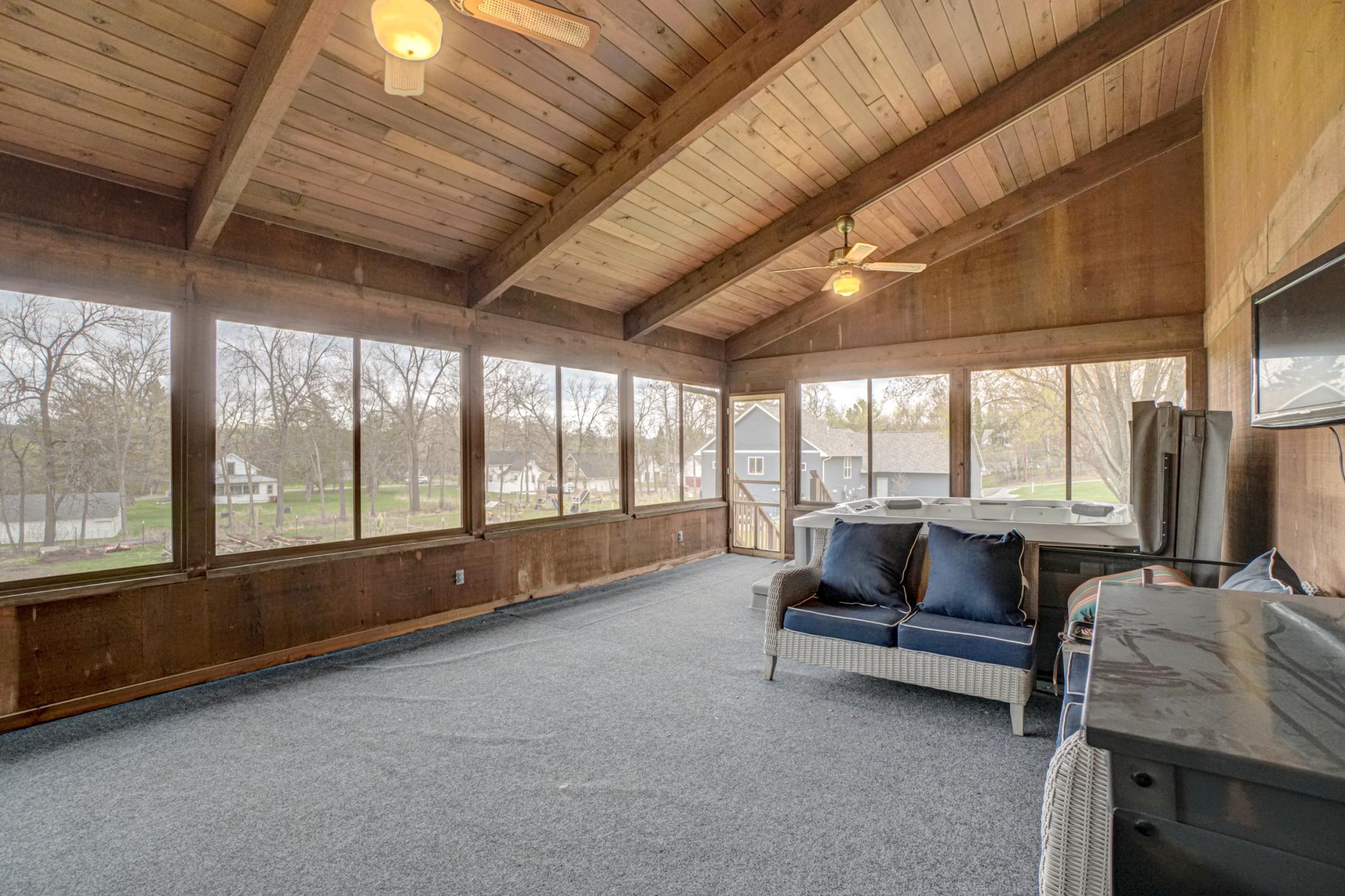 980 Rosabell St-69.jpg