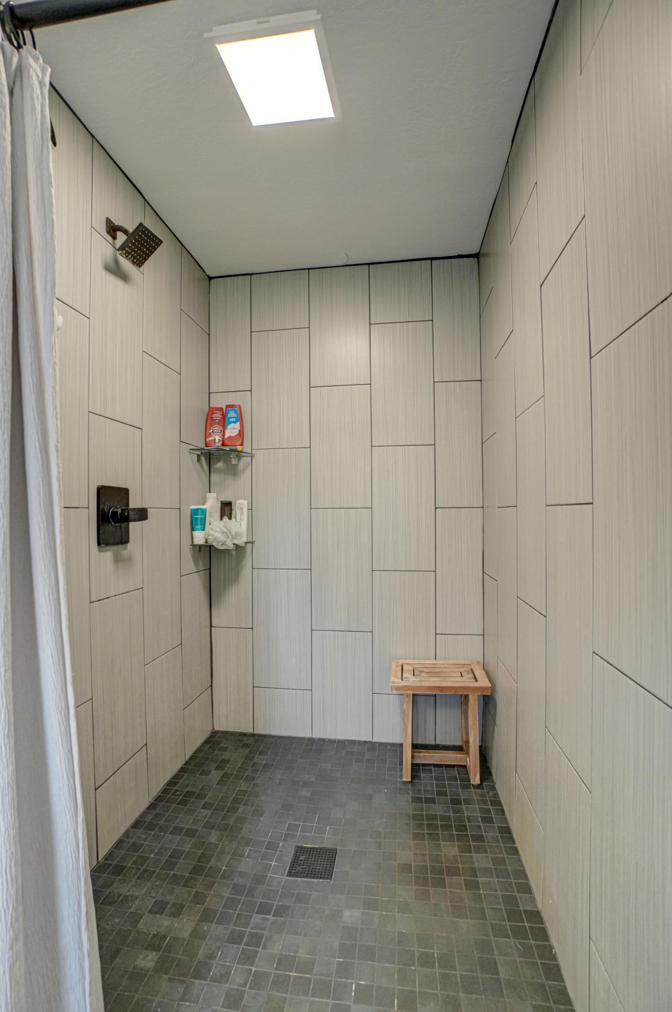 980 Rosabell St-84.jpg