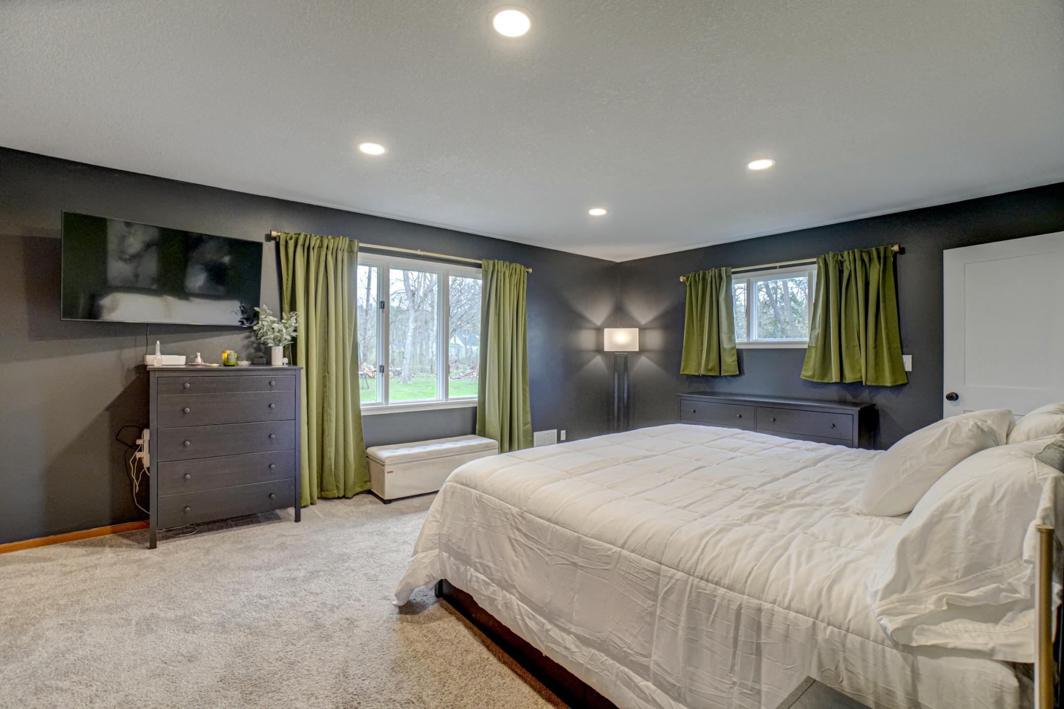 980 Rosabell St-78.jpg