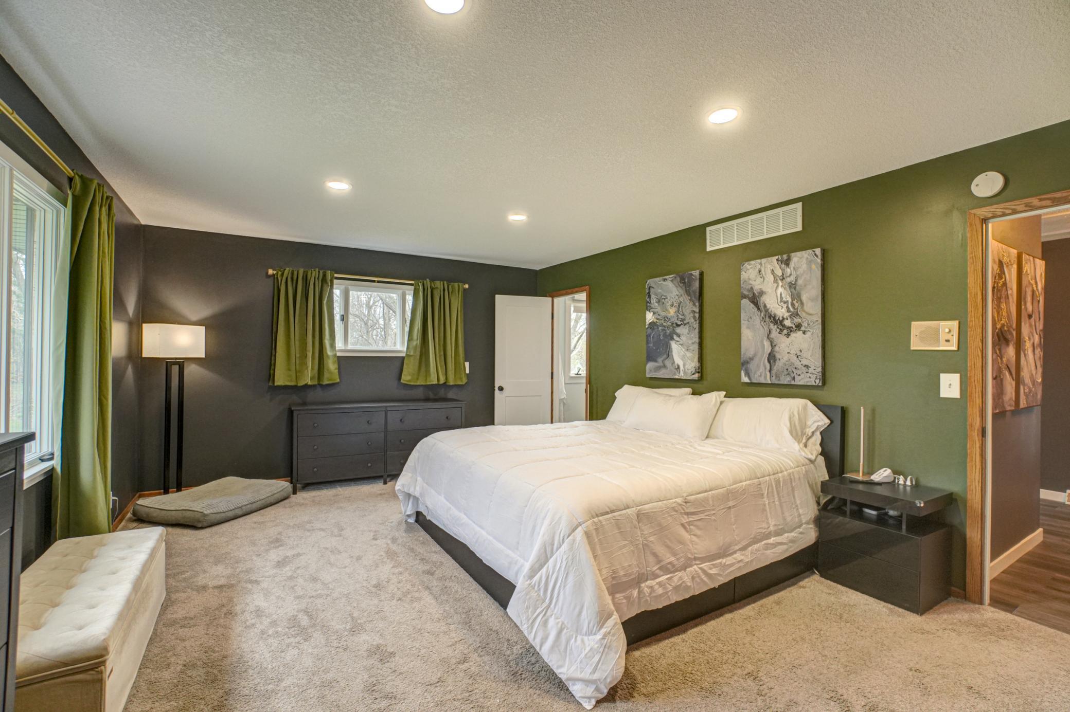 980 Rosabell St-79.jpg