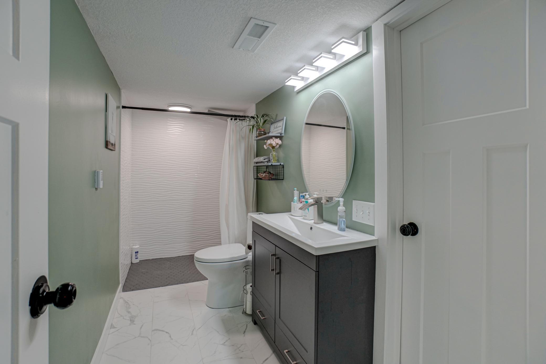 980 Rosabell St-95.jpg