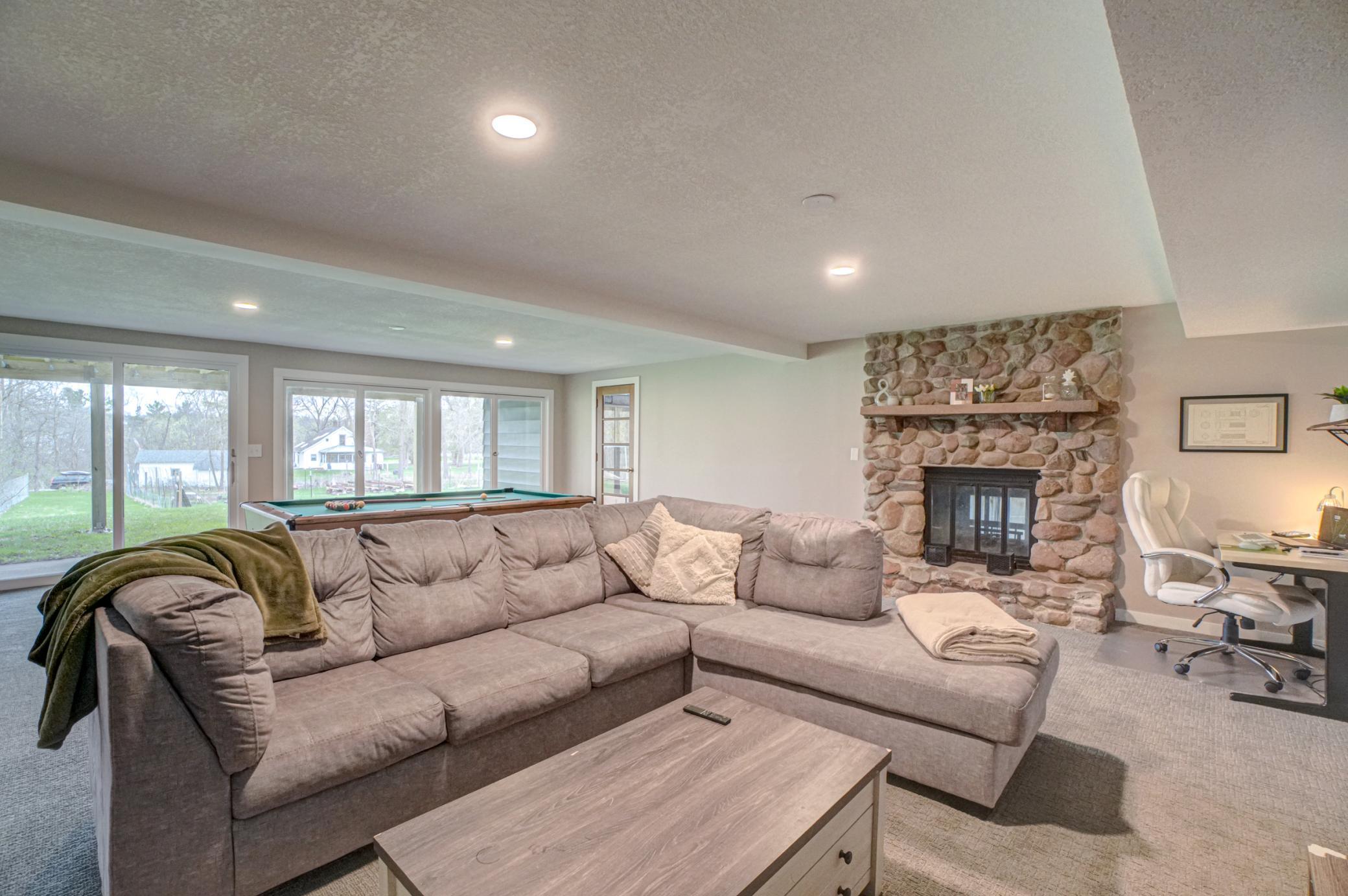 980 Rosabell St-100.jpg