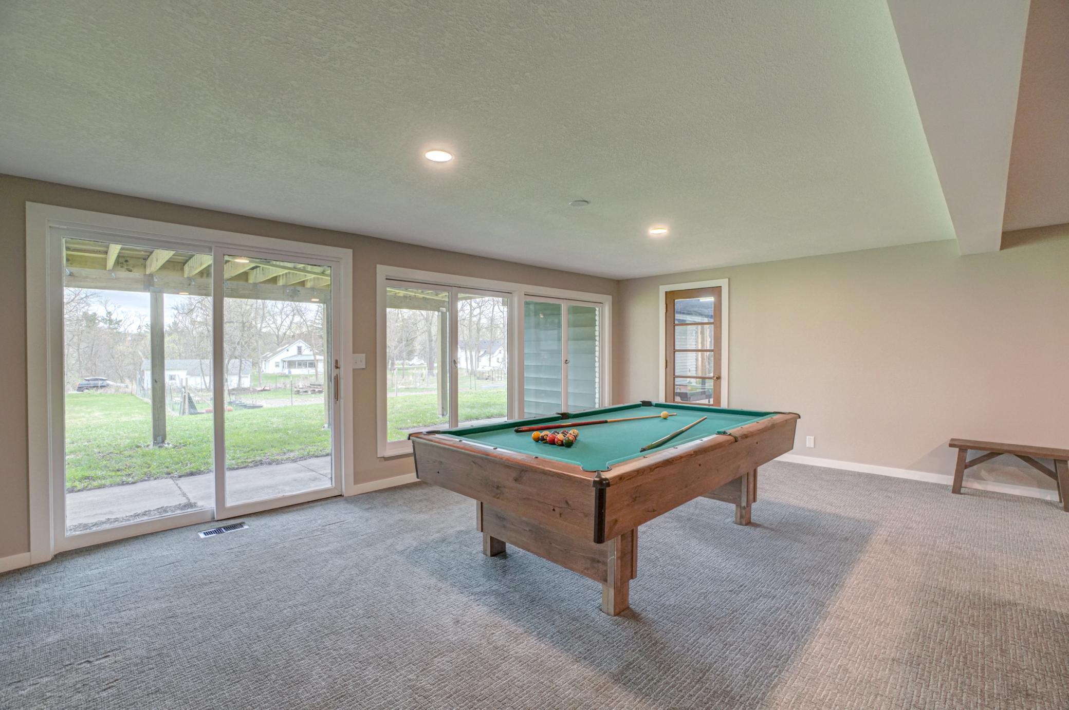 980 Rosabell St-101.jpg