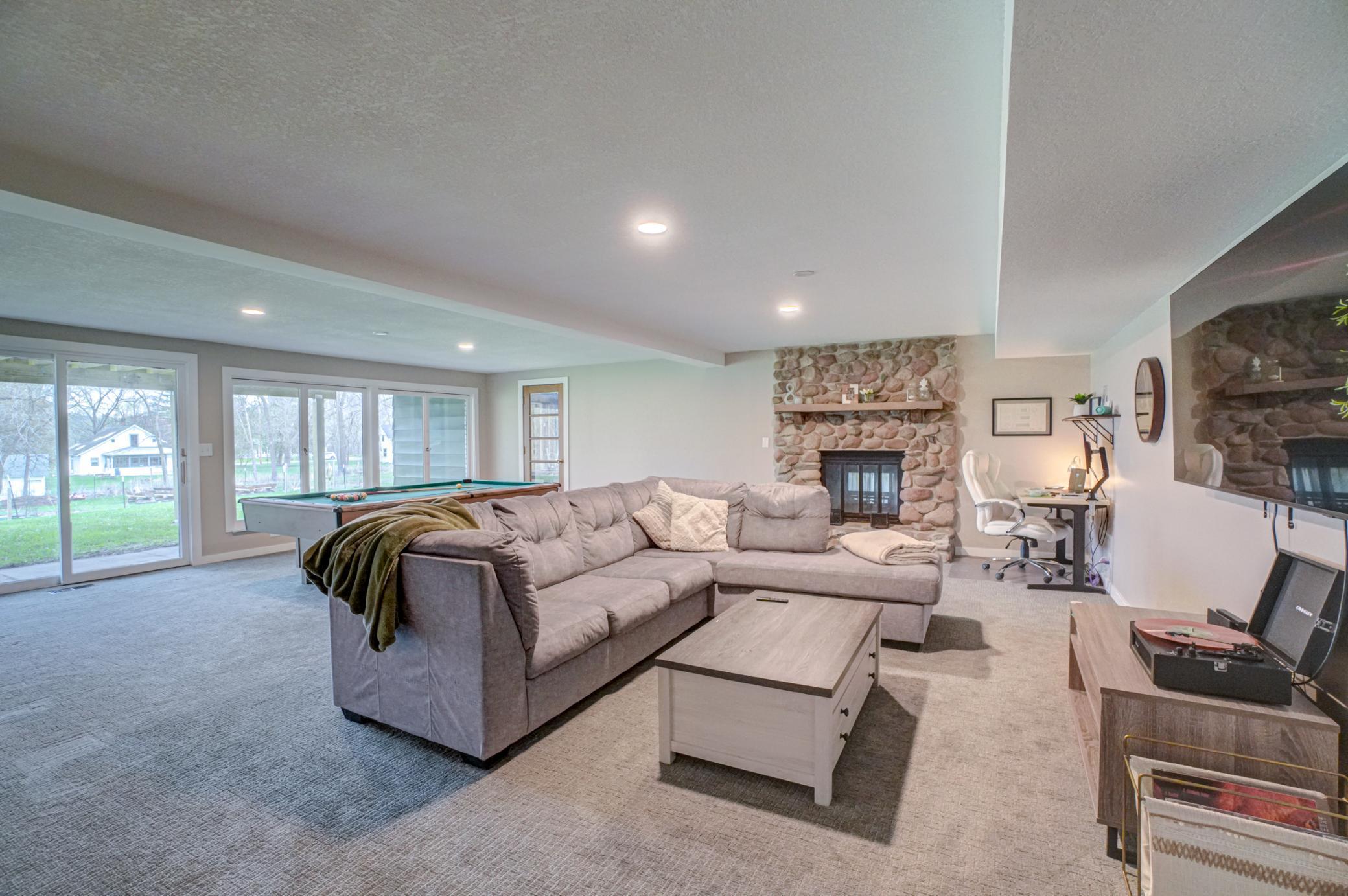 980 Rosabell St-99.jpg