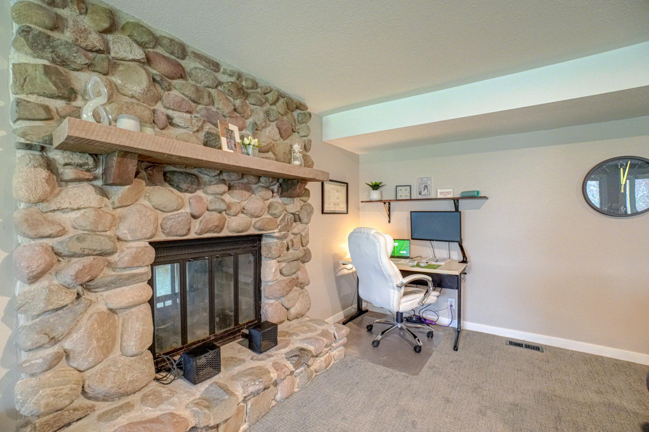 980 Rosabell St-109.jpg