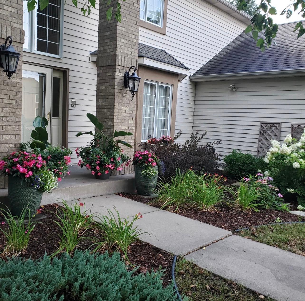 Grand entry- credit seller for photo