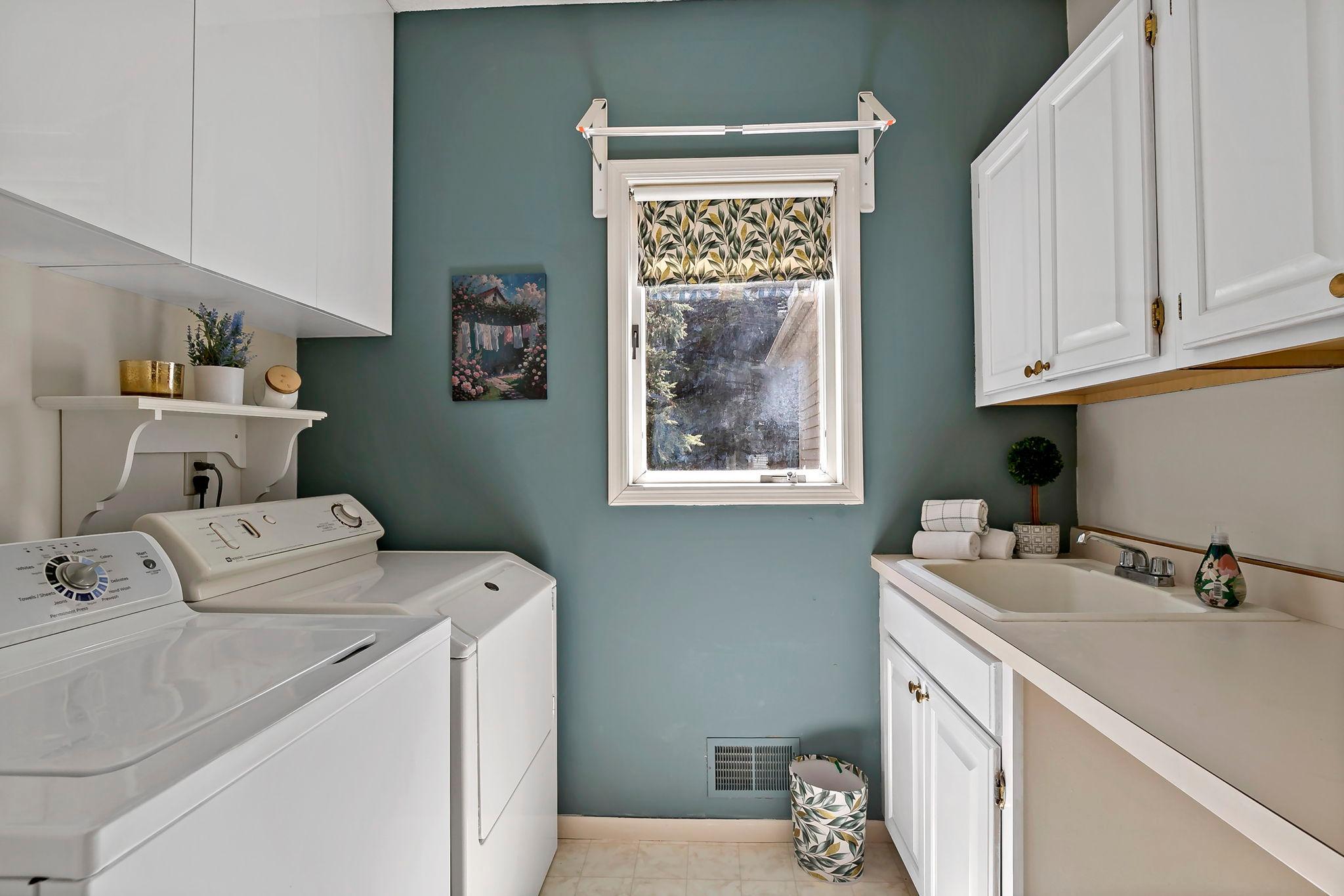 33-web-or-mls-8923 Highland Bay, Woodbury, MN_0036.jpg
