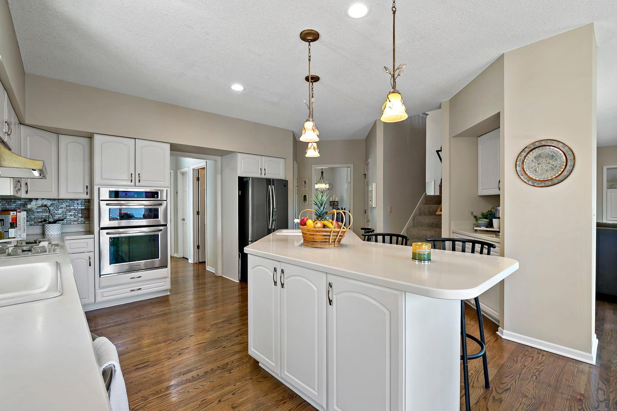 26-web-or-mls-8923 Highland Bay, Woodbury, MN_0029.jpg