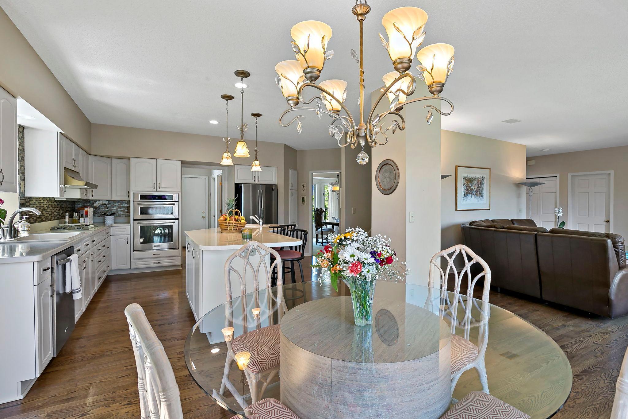 23-web-or-mls-8923 Highland Bay, Woodbury, MN_0026.jpg
