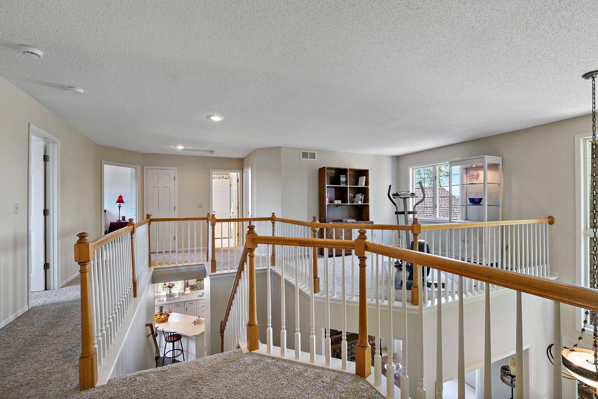 35-web-or-mls-8923 Highland Bay, Woodbury, MN_0038.jpg