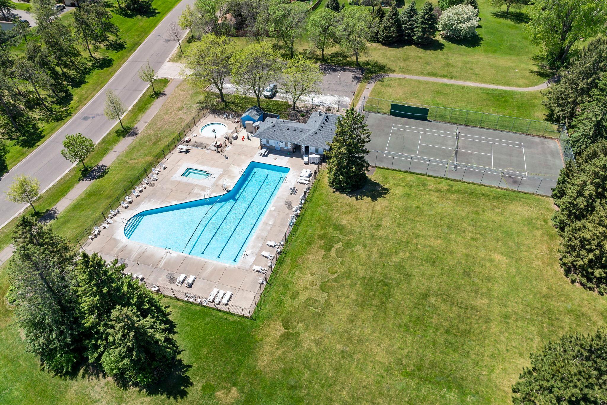 10-web-or-mls-8923 Highland Bay, Woodbury, MN_0013.jpg