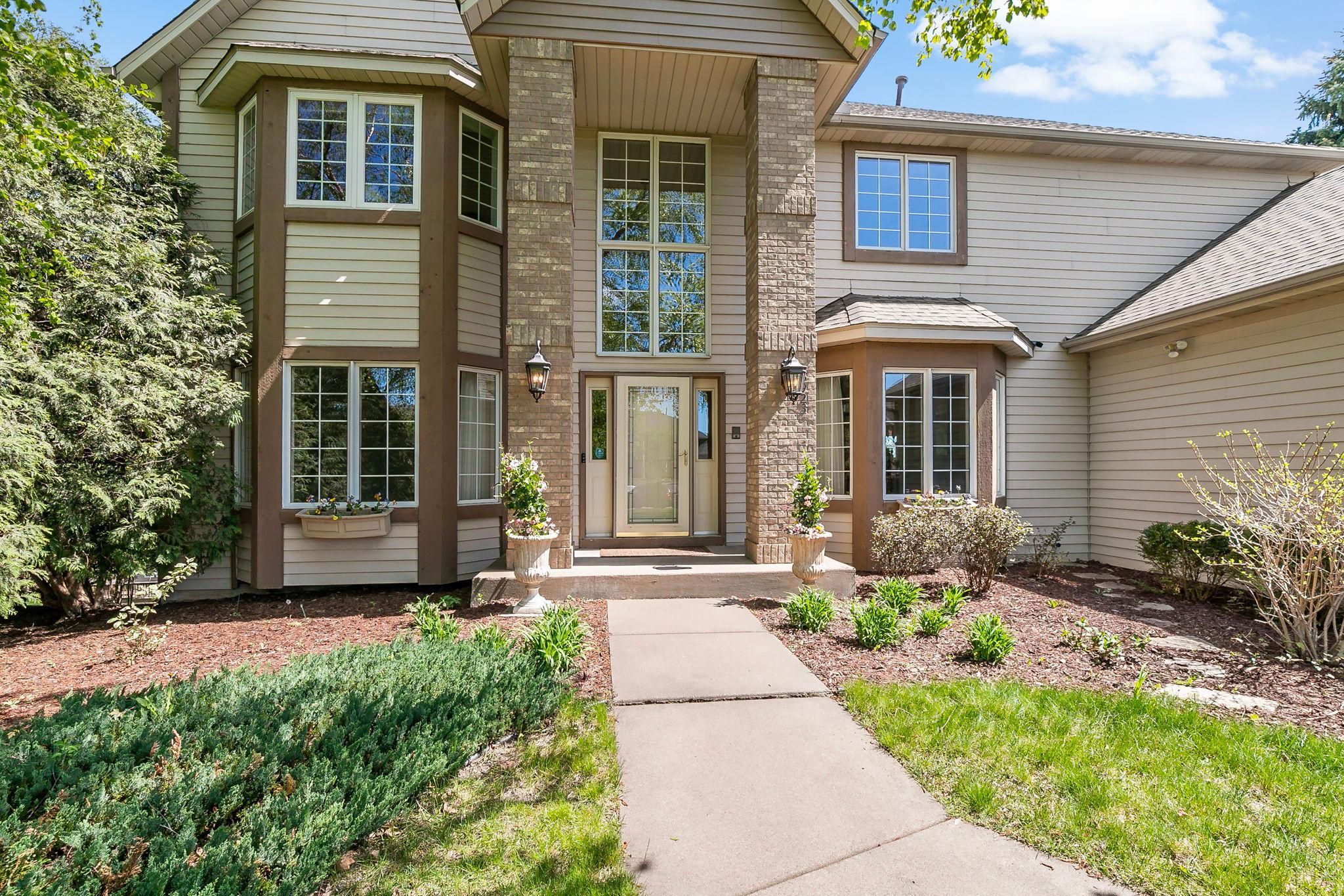 11-web-or-mls-8923 Highland Bay, Woodbury, MN_0014.jpg