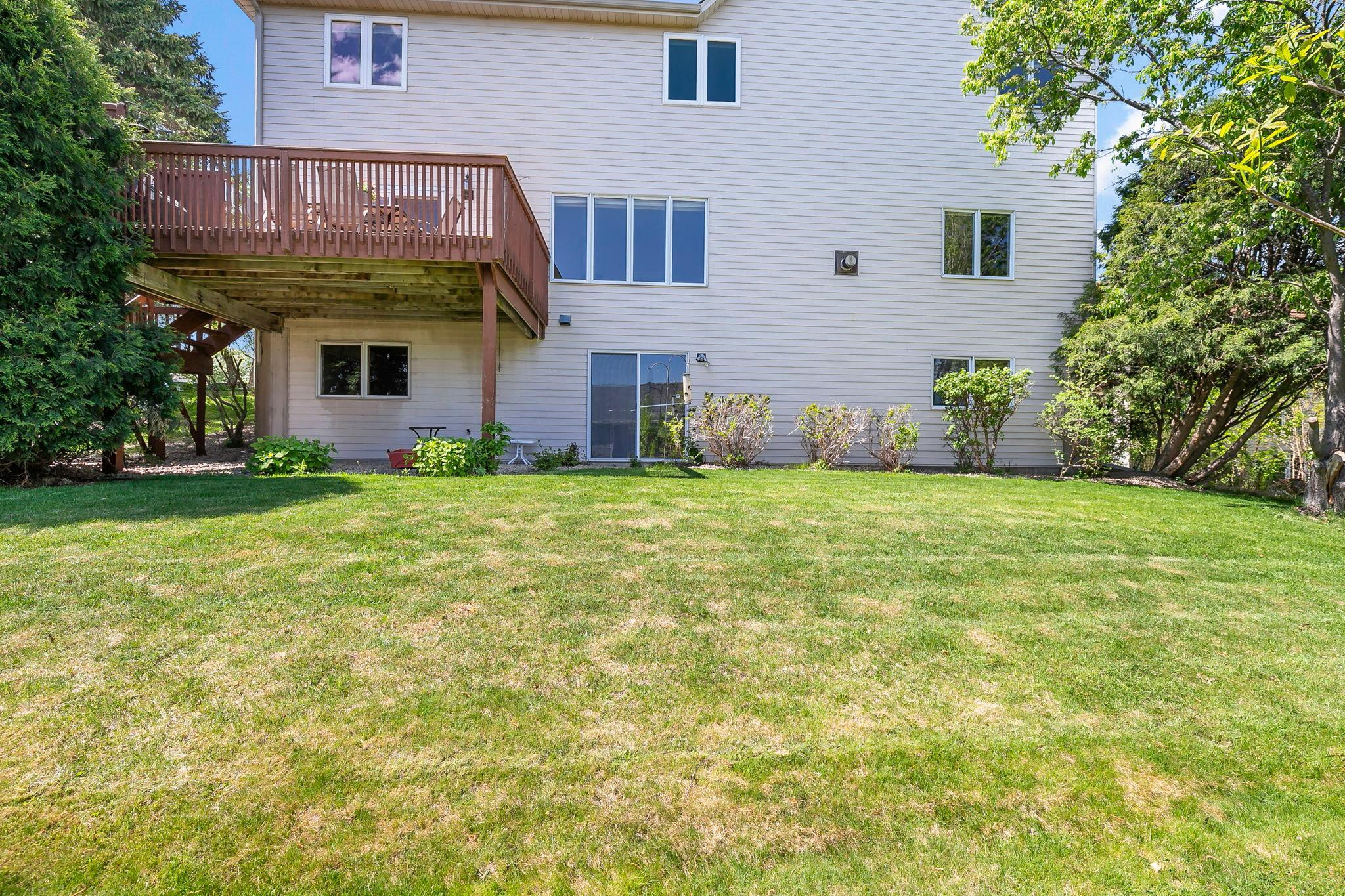 18-web-or-mls-8923 Highland Bay, Woodbury, MN_0021.jpg