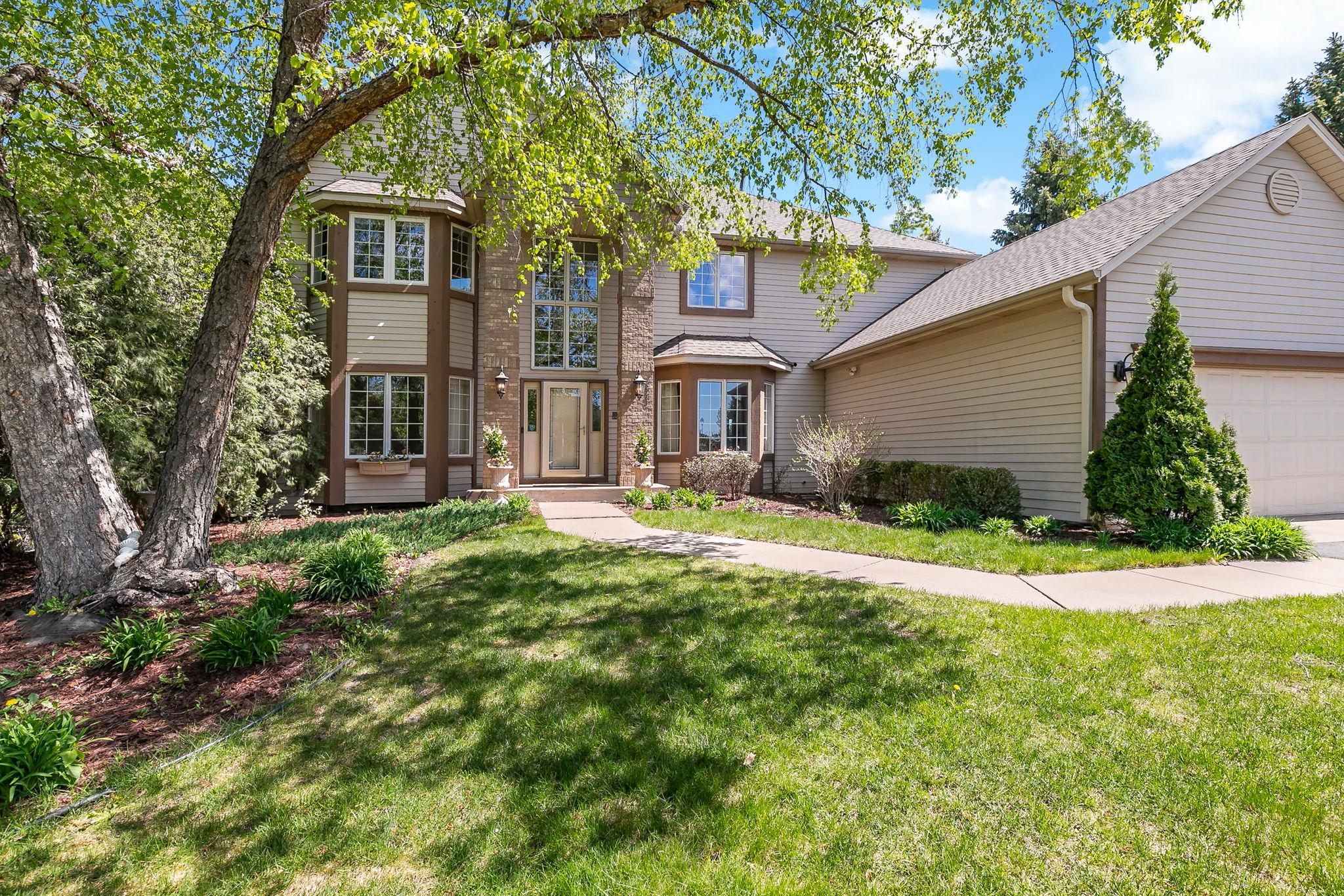 13-web-or-mls-8923 Highland Bay, Woodbury, MN_0016.jpg