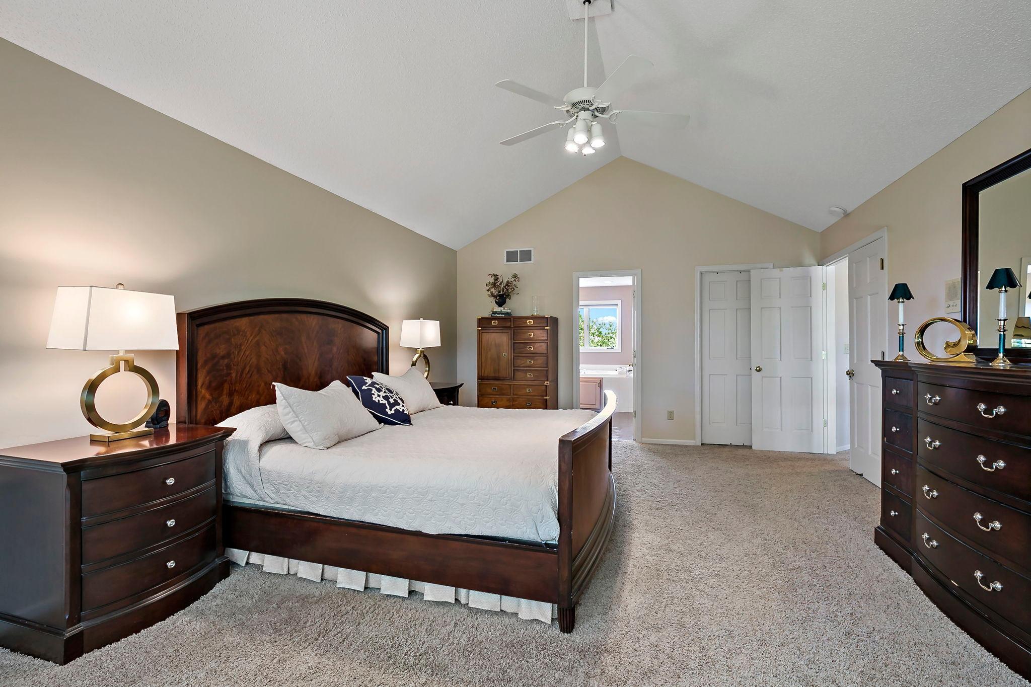 38-web-or-mls-8923 Highland Bay, Woodbury, MN_0041.jpg
