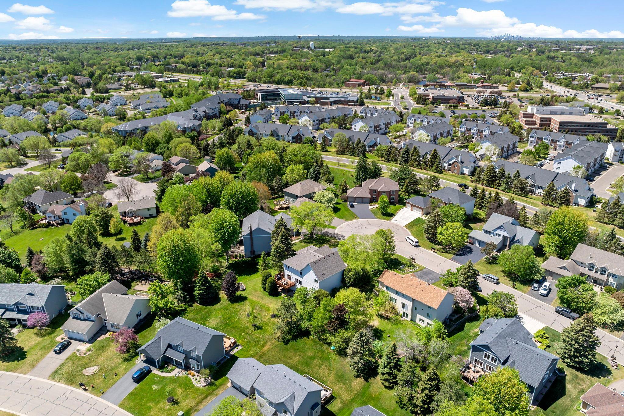 2-web-or-mls-8923 Highland Bay, Woodbury, MN_0005.jpg