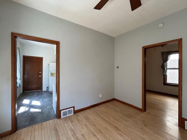 712 6th Main DR into Kit MLS.JPG