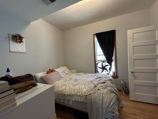 712 6th Upper Bdrm MLS 1.JPG