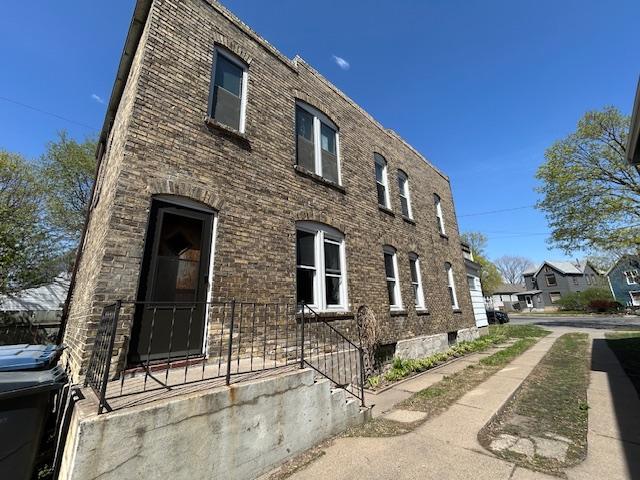 712 6th Ext. Side Entrance MLS.JPG