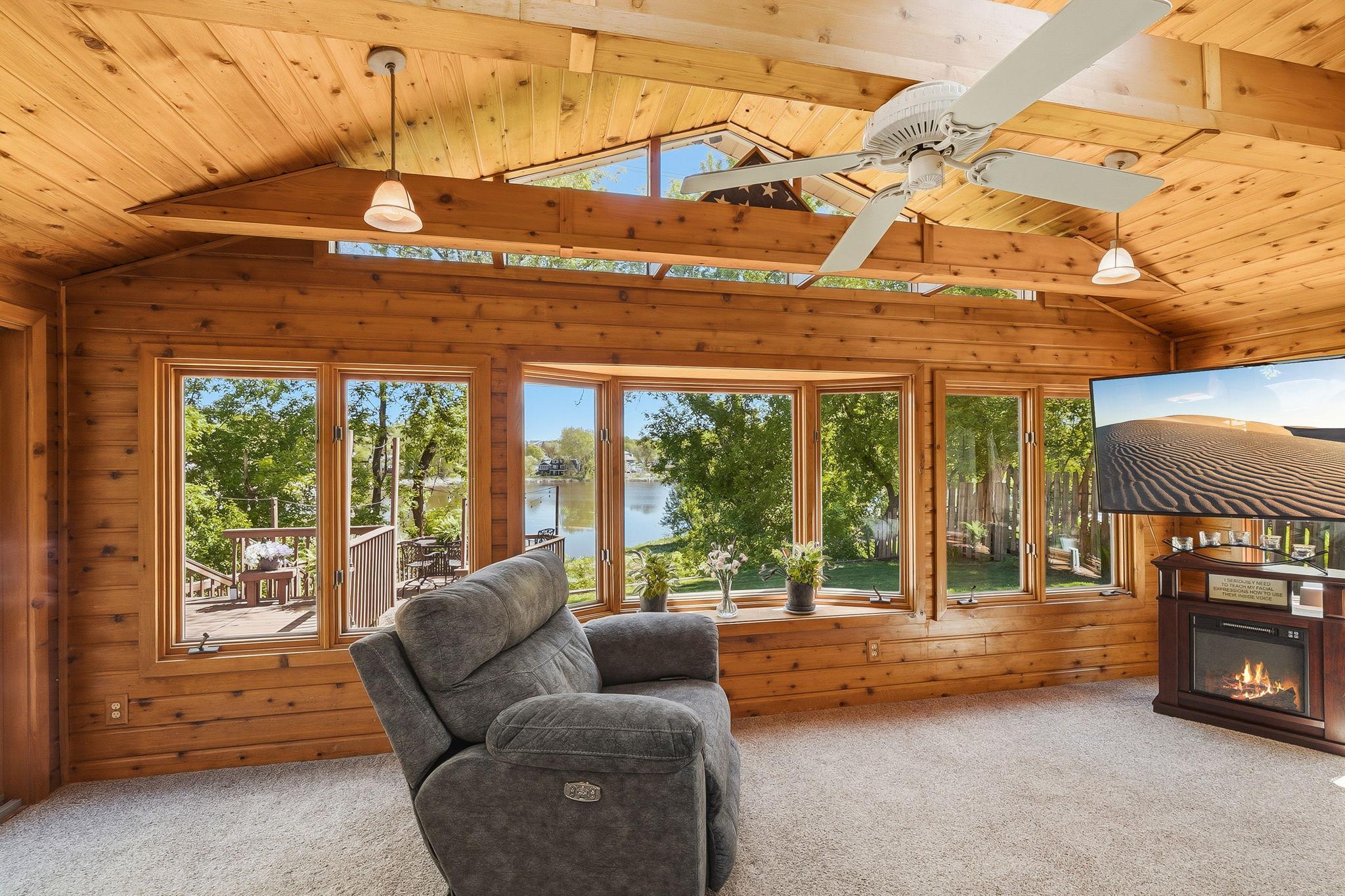 Bay window and skylight windows offer plenty of light and endless views.