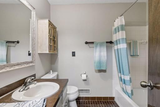 6966 Inskip Avenue S, Cottage Grove, MN 55016