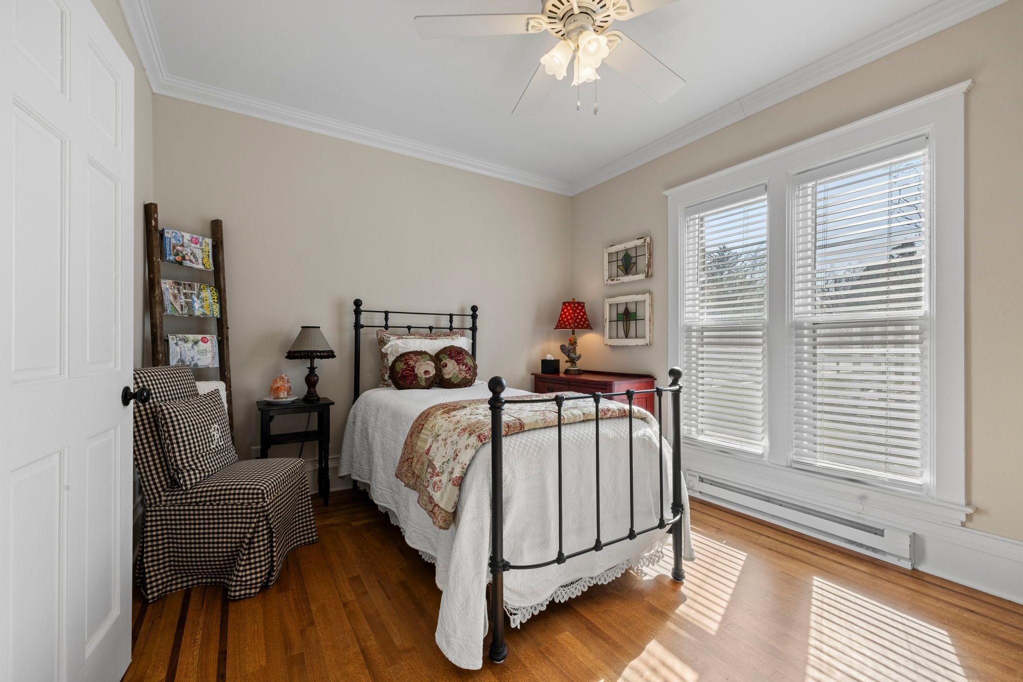 100-web-or-mls-620 Pine St W-490.jpg