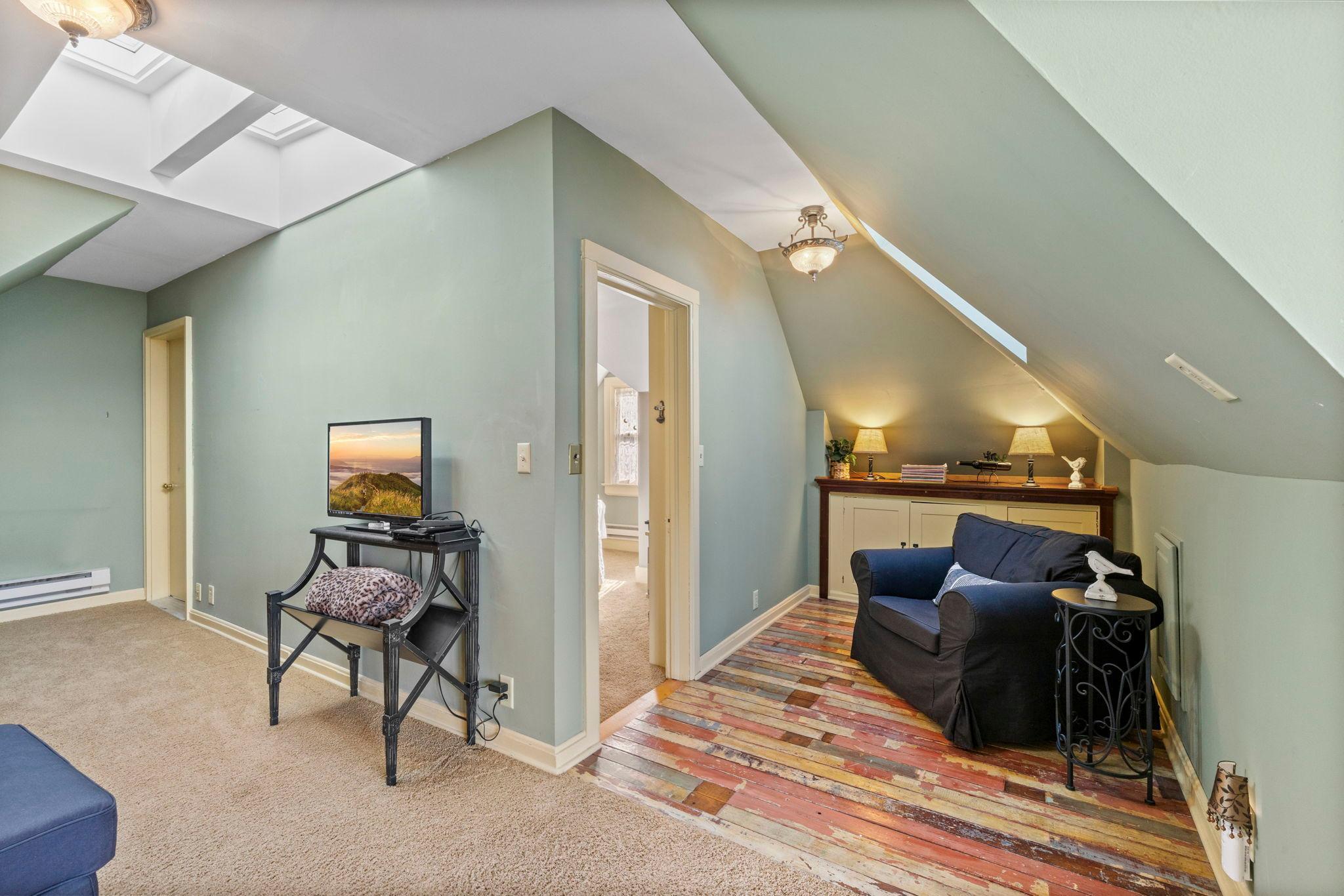 113-web-or-mls-620 Pine St W-615.jpg