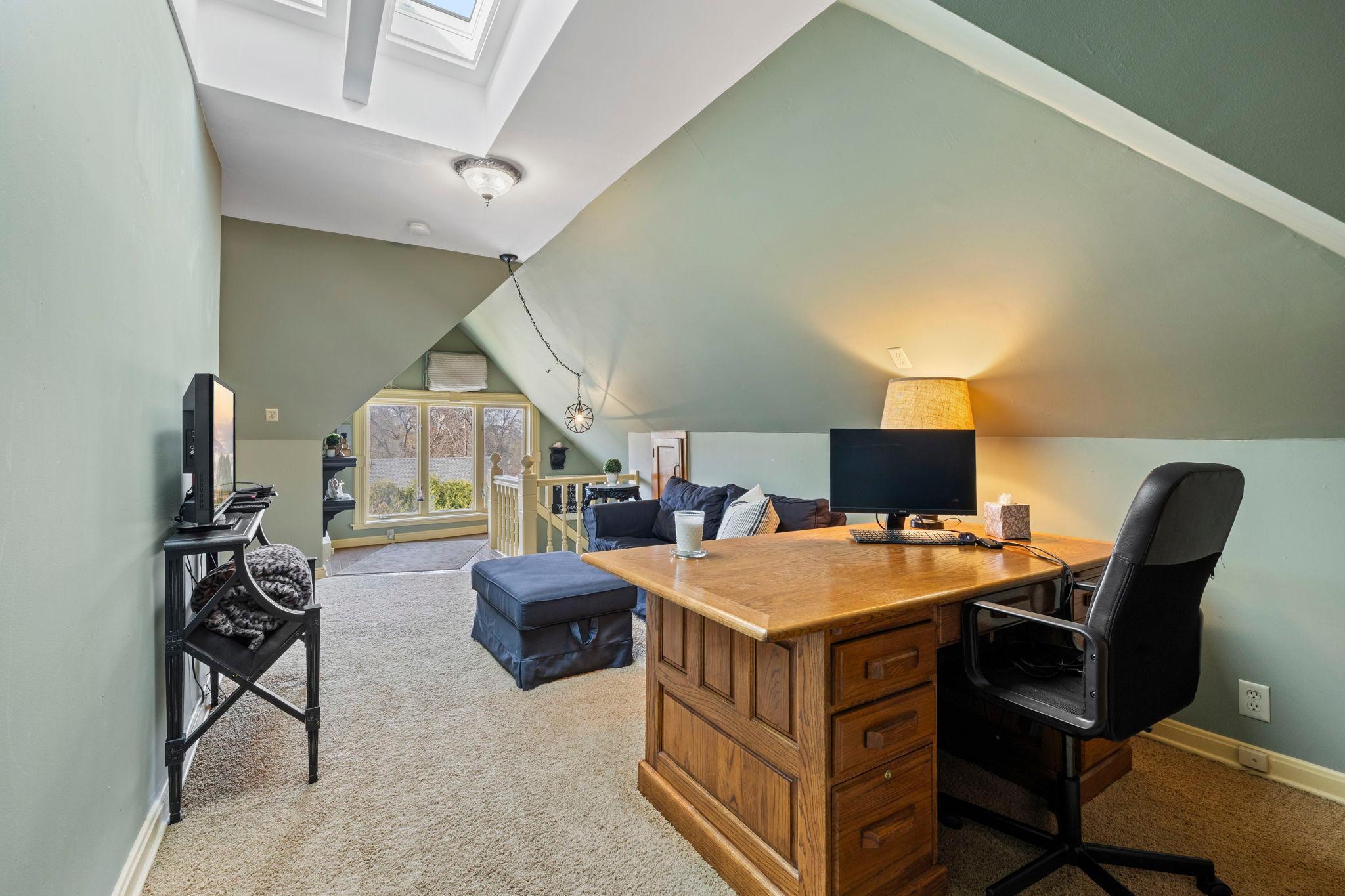 115-web-or-mls-620 Pine St W-625.jpg