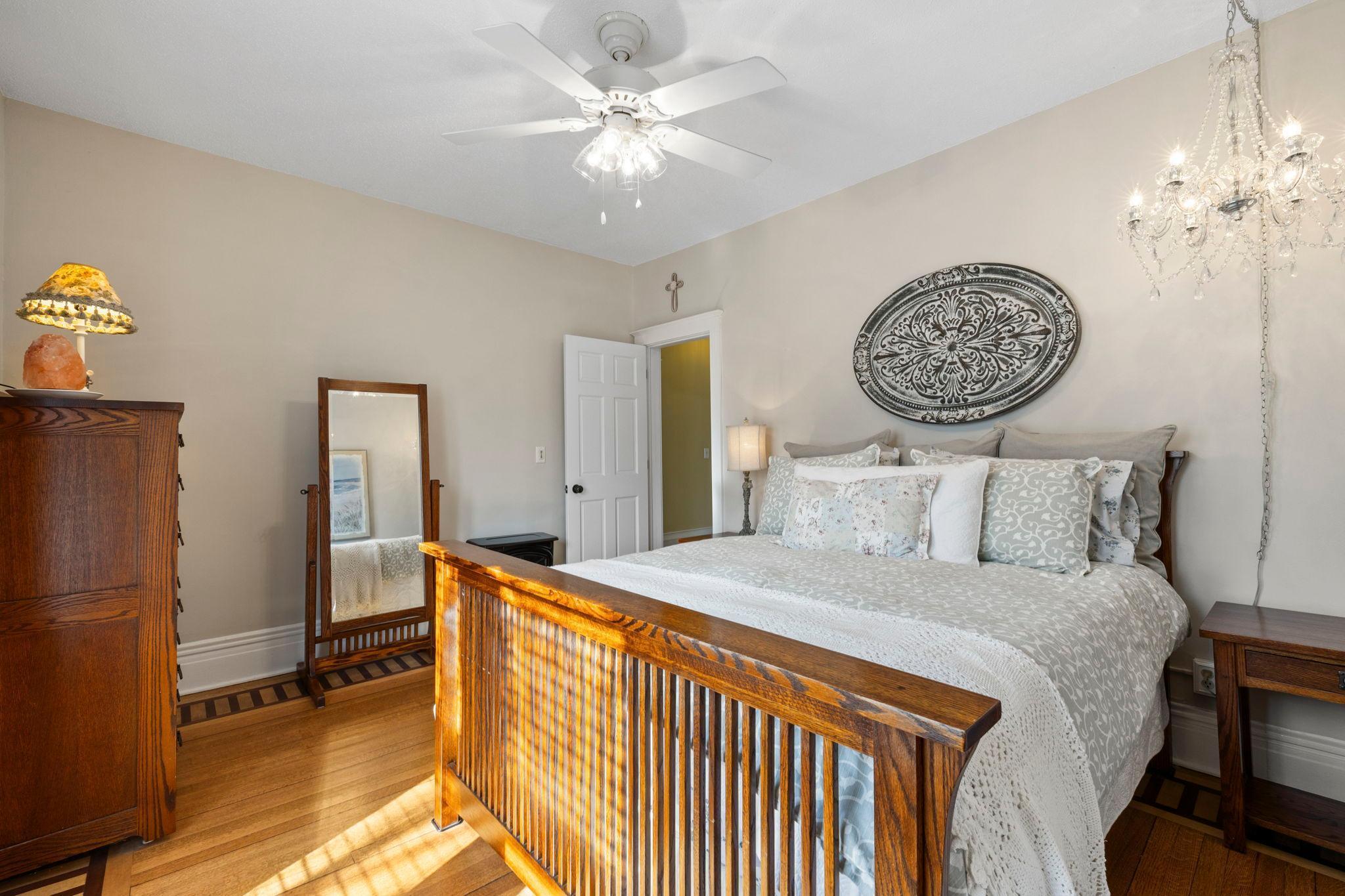 105-web-or-mls-620 Pine St W-515.jpg