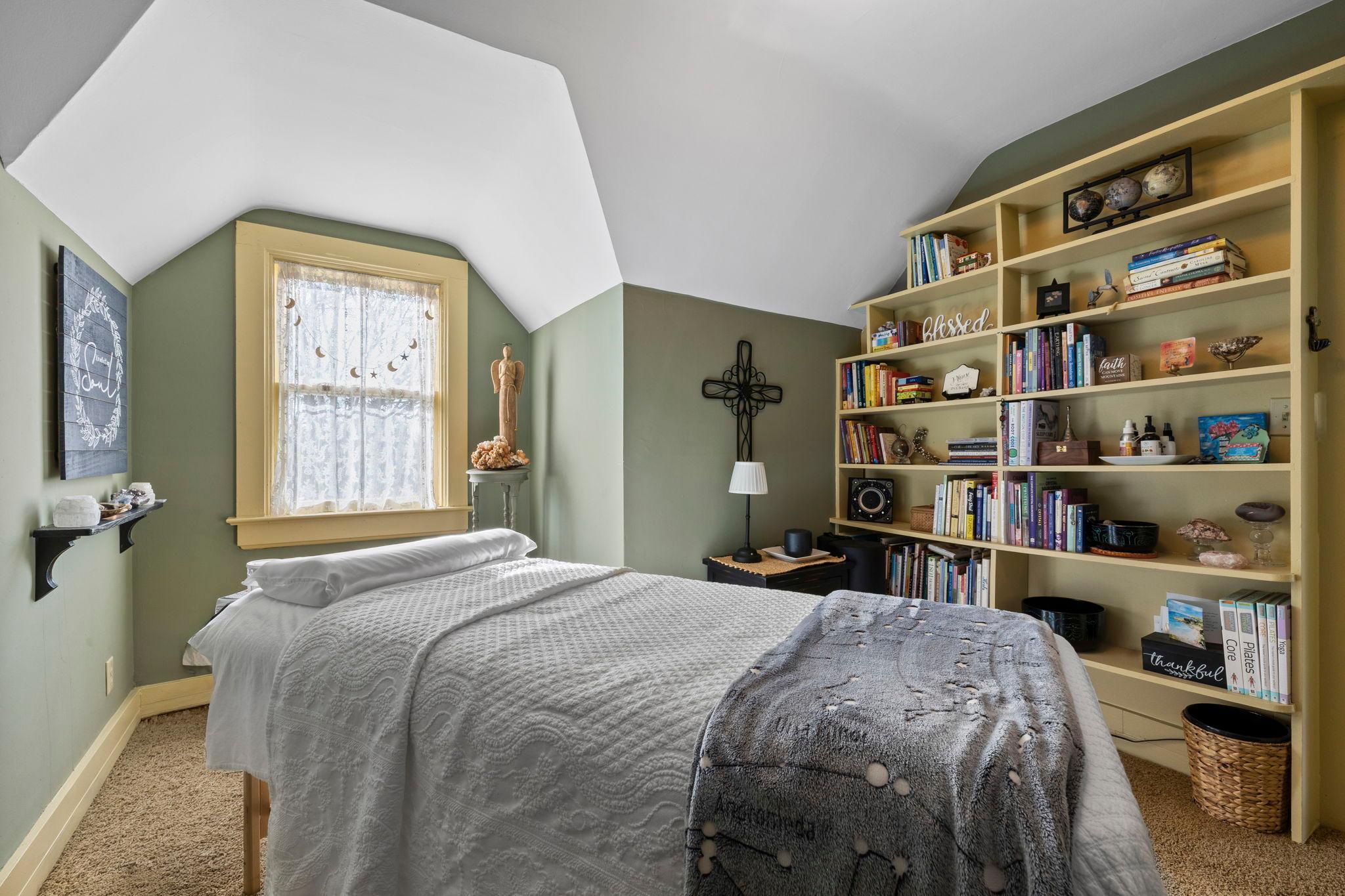 121-web-or-mls-620 Pine St W-660.jpg